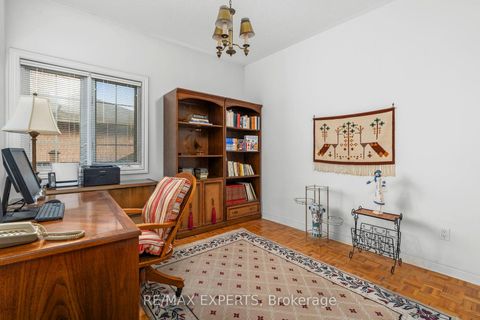 Photo 18 at 35 Falkirk Crescent, Maple, Vaughan