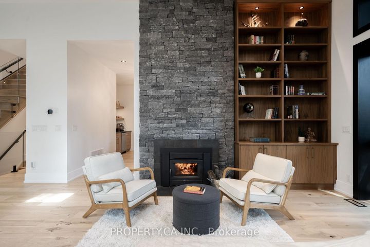 Photo 4 at 58 Farningham Crescent, Rosethorn, Toronto