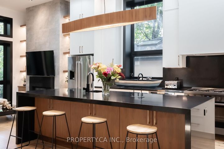 Photo 6 at 58 Farningham Crescent, Rosethorn, Toronto