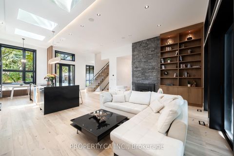 Photo 3 at 58 Farningham Crescent, Rosethorn, Toronto