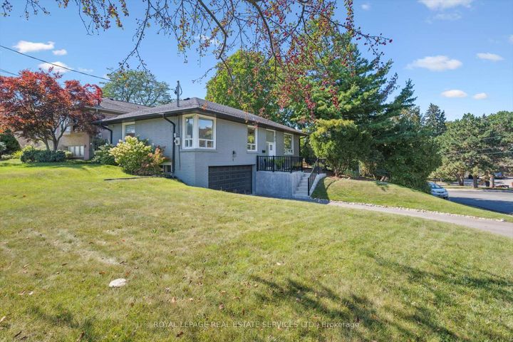 Photo 1 at 1 Hillavon Drive, Rosethorn, Toronto