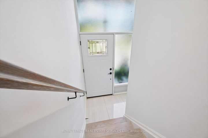 Photo 4 at 1 Hillavon Drive, Rosethorn, Toronto