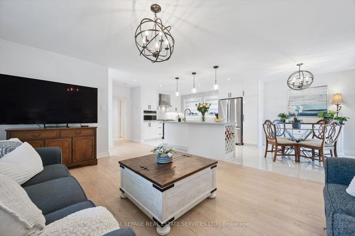 Photo 7 at 1 Hillavon Drive, Rosethorn, Toronto