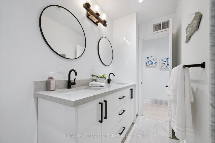 Photo 20 at 1 Hillavon Drive, Rosethorn, Toronto