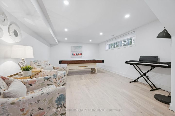 Photo 23 at 1 Hillavon Drive, Rosethorn, Toronto