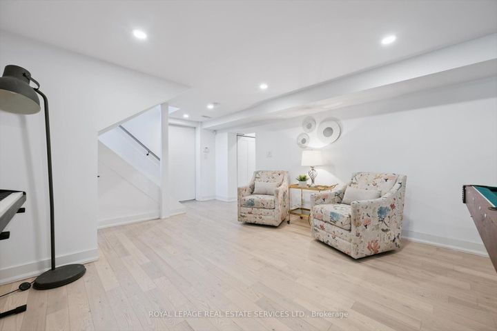 Photo 25 at 1 Hillavon Drive, Rosethorn, Toronto