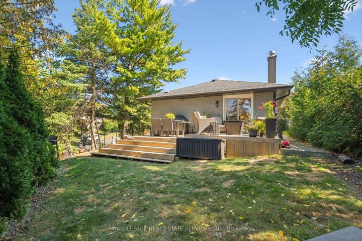 Photo 33 at 1 Hillavon Drive, Rosethorn, Toronto