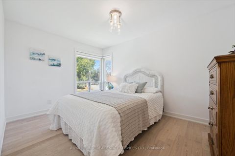 Photo 14 at 1 Hillavon Drive, Rosethorn, Toronto