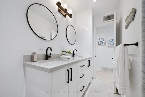 Photo 20 at 1 Hillavon Drive, Rosethorn, Toronto