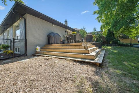 Photo 34 at 1 Hillavon Drive, Rosethorn, Toronto