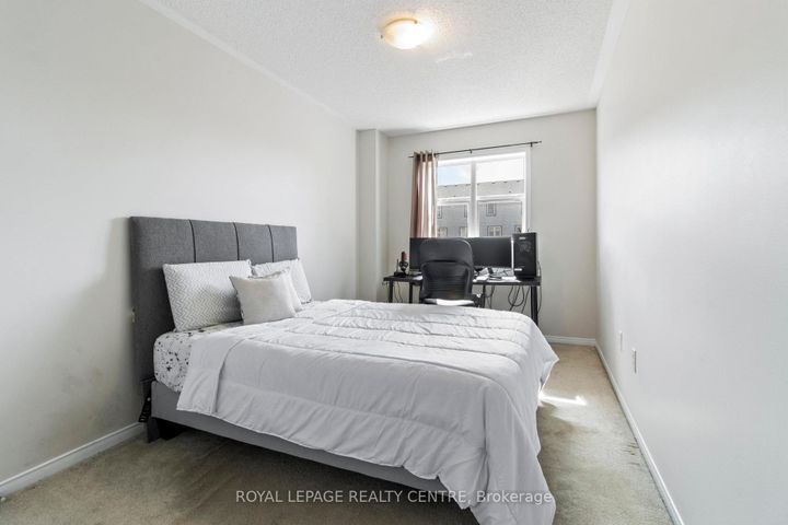 Photo 15 at 90 Georgian Drive, RO River Oaks, Oakville