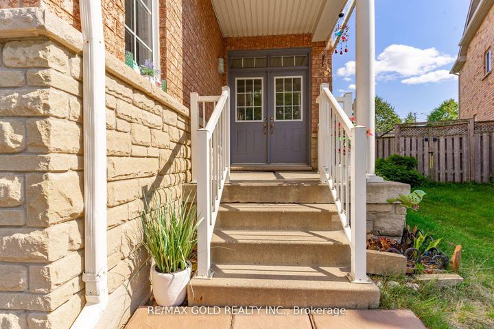 Photo 2 at 32 Rubysilver Drive, Vales of Castlemore, Brampton