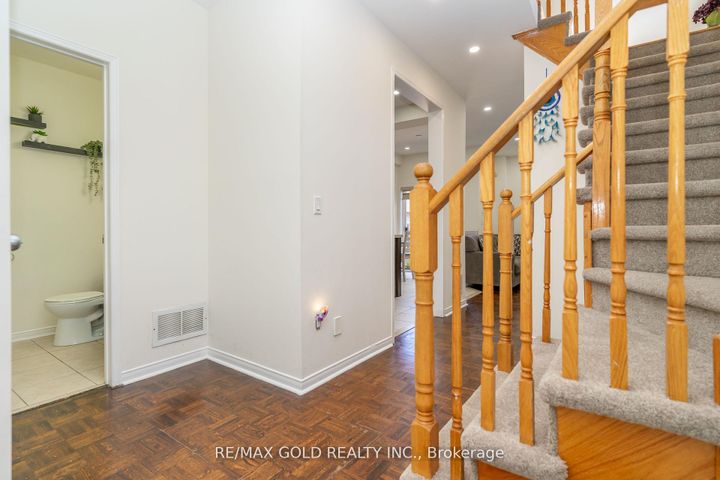 Photo 5 at 32 Rubysilver Drive, Vales of Castlemore, Brampton