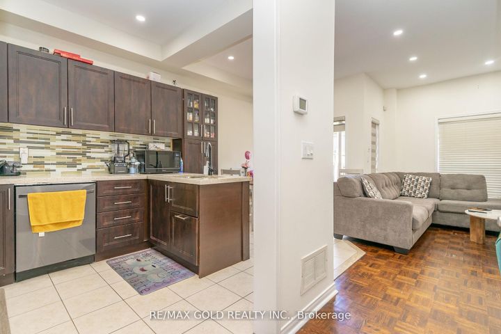 Photo 6 at 32 Rubysilver Drive, Vales of Castlemore, Brampton