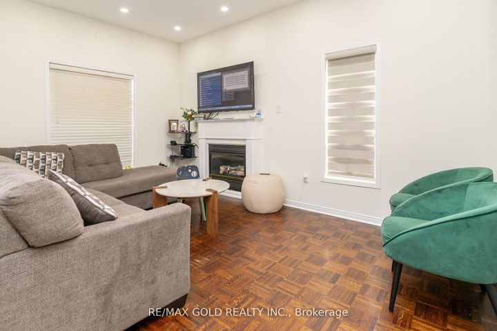 Photo 7 at 32 Rubysilver Drive, Vales of Castlemore, Brampton