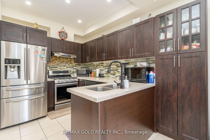 Photo 12 at 32 Rubysilver Drive, Vales of Castlemore, Brampton