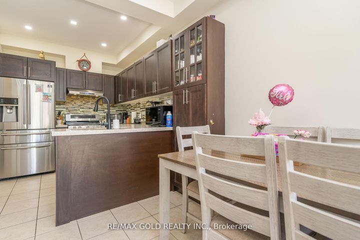 Photo 15 at 32 Rubysilver Drive, Vales of Castlemore, Brampton