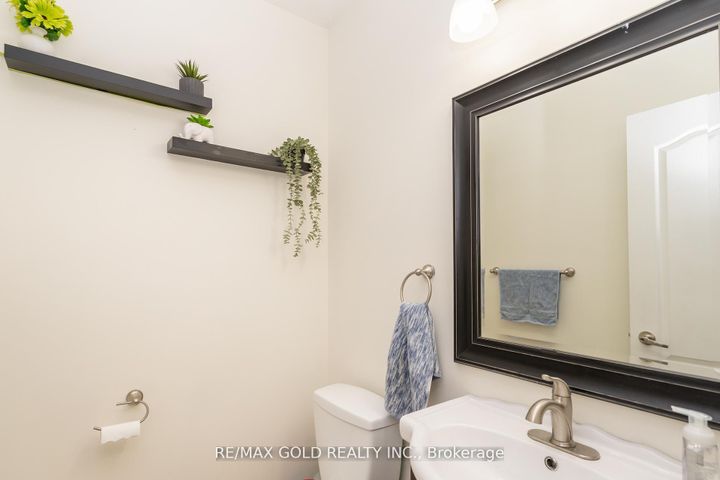 Photo 16 at 32 Rubysilver Drive, Vales of Castlemore, Brampton