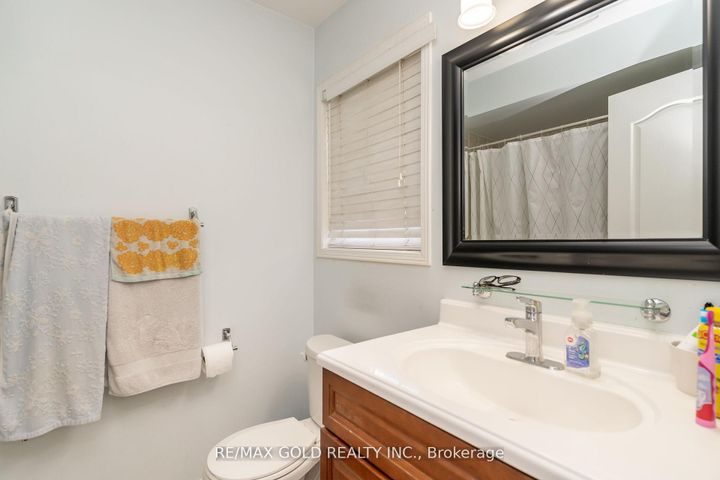 Photo 21 at 32 Rubysilver Drive, Vales of Castlemore, Brampton