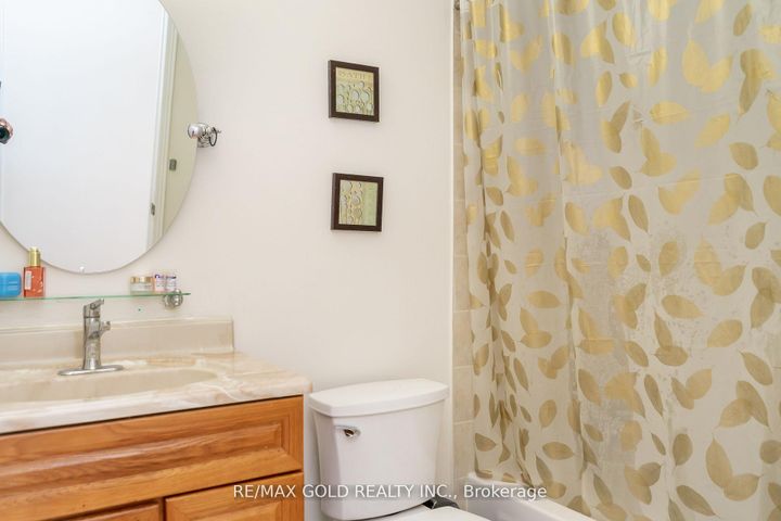 Photo 27 at 32 Rubysilver Drive, Vales of Castlemore, Brampton