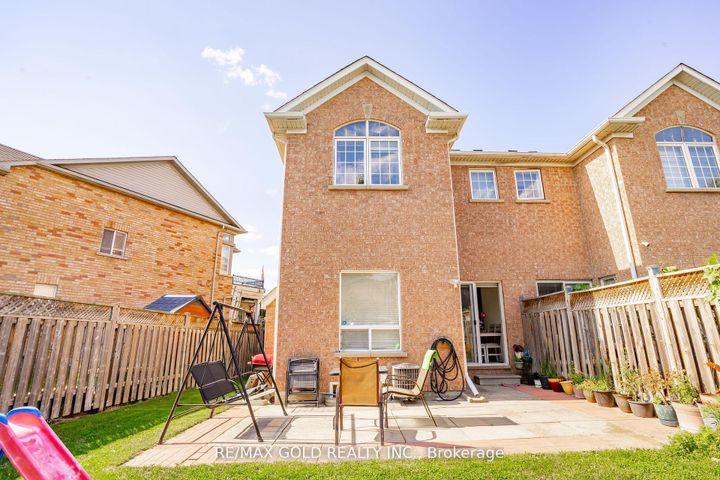 Photo 29 at 32 Rubysilver Drive, Vales of Castlemore, Brampton