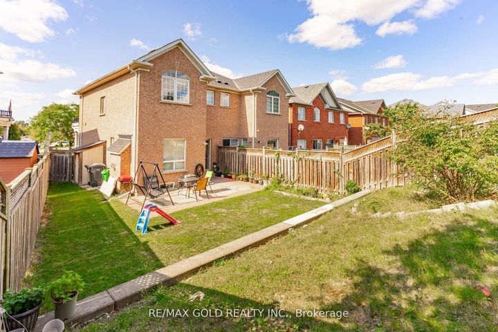 Photo 30 at 32 Rubysilver Drive, Vales of Castlemore, Brampton