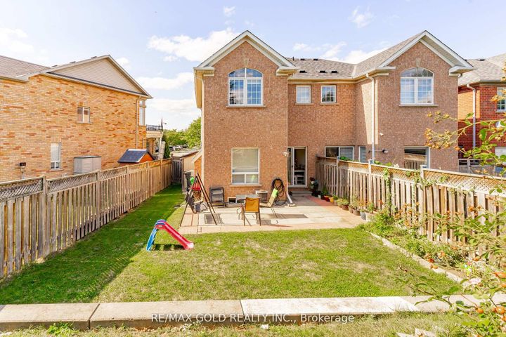 Photo 31 at 32 Rubysilver Drive, Vales of Castlemore, Brampton