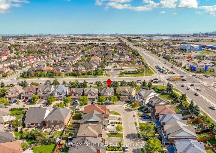 Photo 36 at 32 Rubysilver Drive, Vales of Castlemore, Brampton