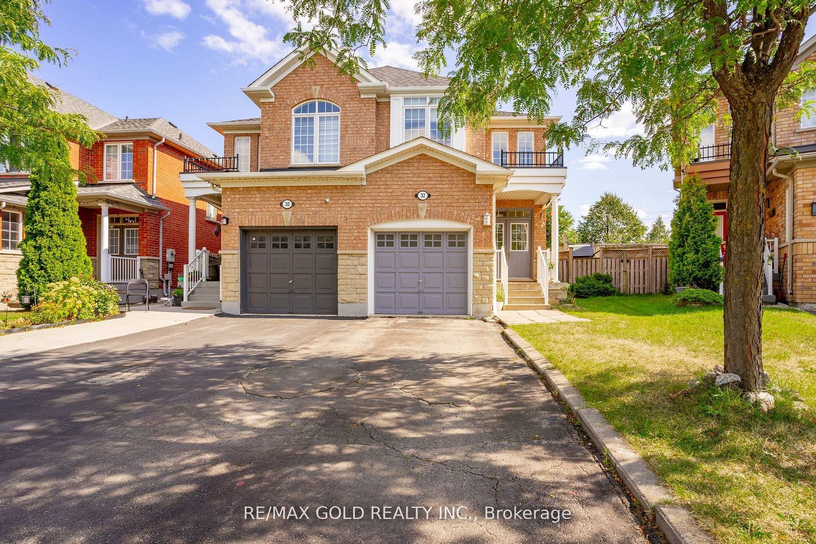 32 Rubysilver Drive, Vales of Castlemore, Brampton 2