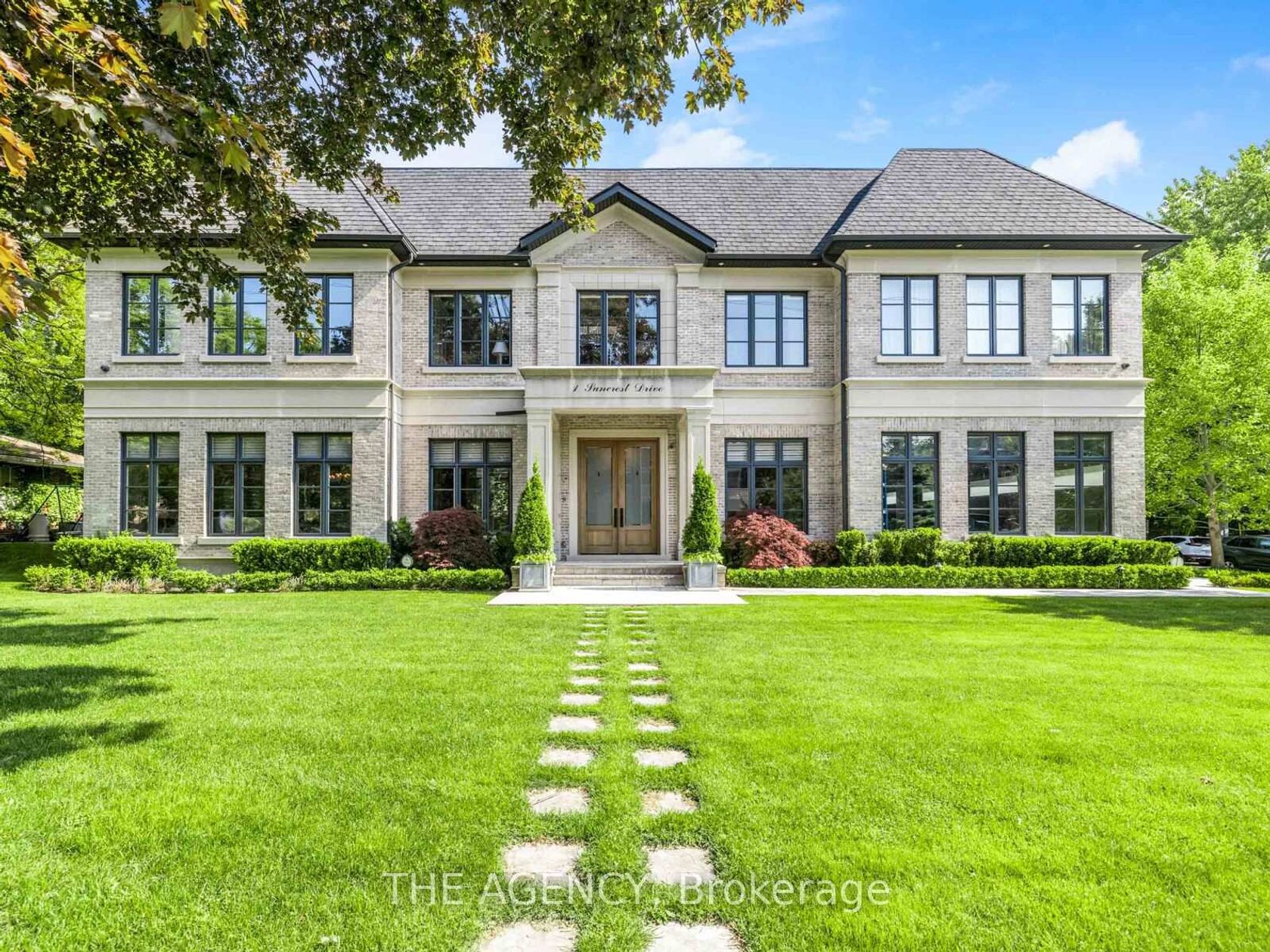 1 Suncrest Drive, York Mills, Toronto 