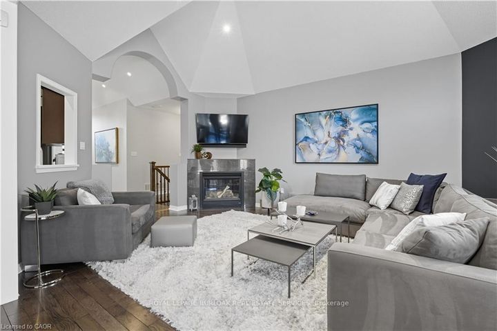 Photo 5 at 4334 Millcroft Park Drive, Rose, Burlington