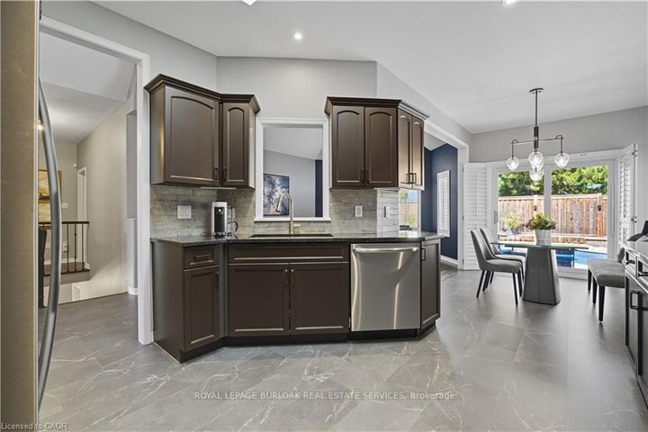 Photo 10 at 4334 Millcroft Park Drive, Rose, Burlington