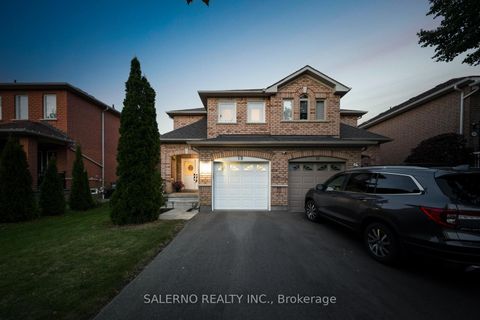 Photo 2 at 19 Ed Quigg Way, Sonoma Heights, Vaughan