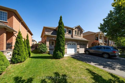 Photo 3 at 19 Ed Quigg Way, Sonoma Heights, Vaughan