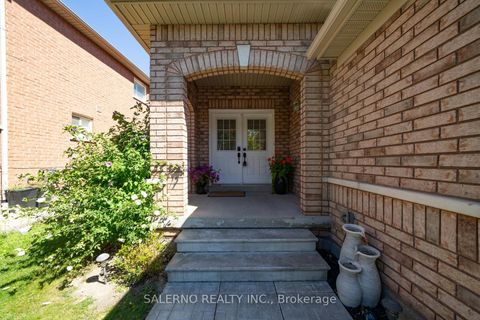 Photo 4 at 19 Ed Quigg Way, Sonoma Heights, Vaughan