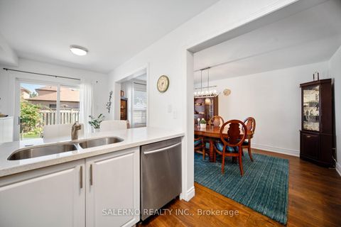 Photo 11 at 19 Ed Quigg Way, Sonoma Heights, Vaughan