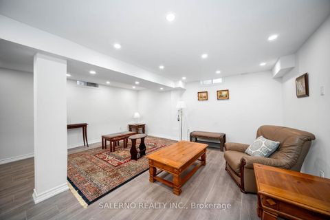 Photo 32 at 19 Ed Quigg Way, Sonoma Heights, Vaughan