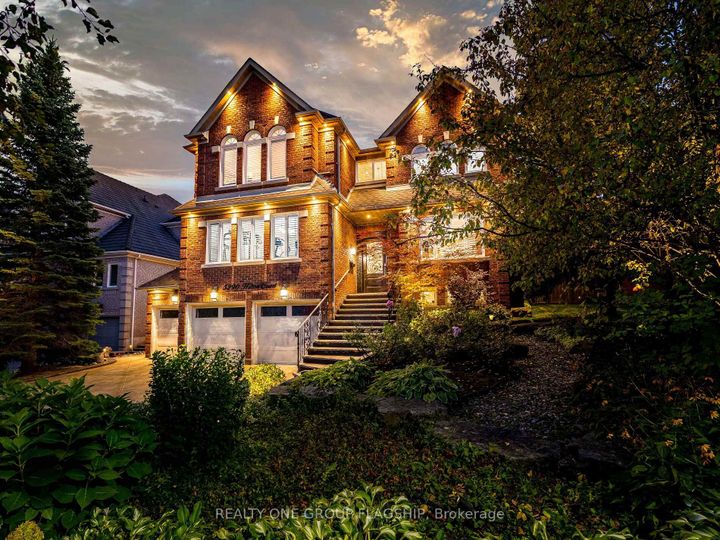 Photo 1 at 5290 Hilton Court, Central Erin Mills, Mississauga