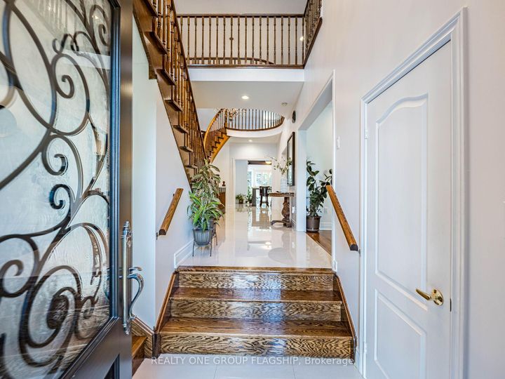 Photo 4 at 5290 Hilton Court, Central Erin Mills, Mississauga