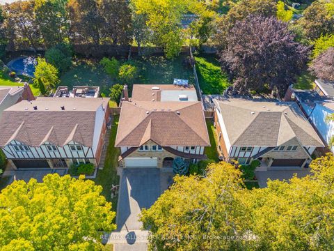 Photo 1 at 28 Cobblestone Drive, Don Valley Village, Toronto