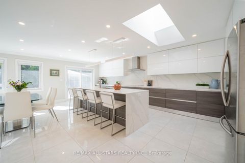 Photo 5 at 28 Cobblestone Drive, Don Valley Village, Toronto