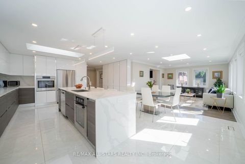 Photo 6 at 28 Cobblestone Drive, Don Valley Village, Toronto
