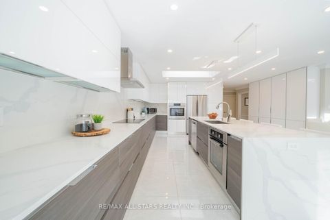 Photo 9 at 28 Cobblestone Drive, Don Valley Village, Toronto