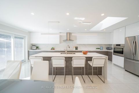 Photo 10 at 28 Cobblestone Drive, Don Valley Village, Toronto