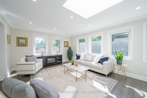 Photo 12 at 28 Cobblestone Drive, Don Valley Village, Toronto