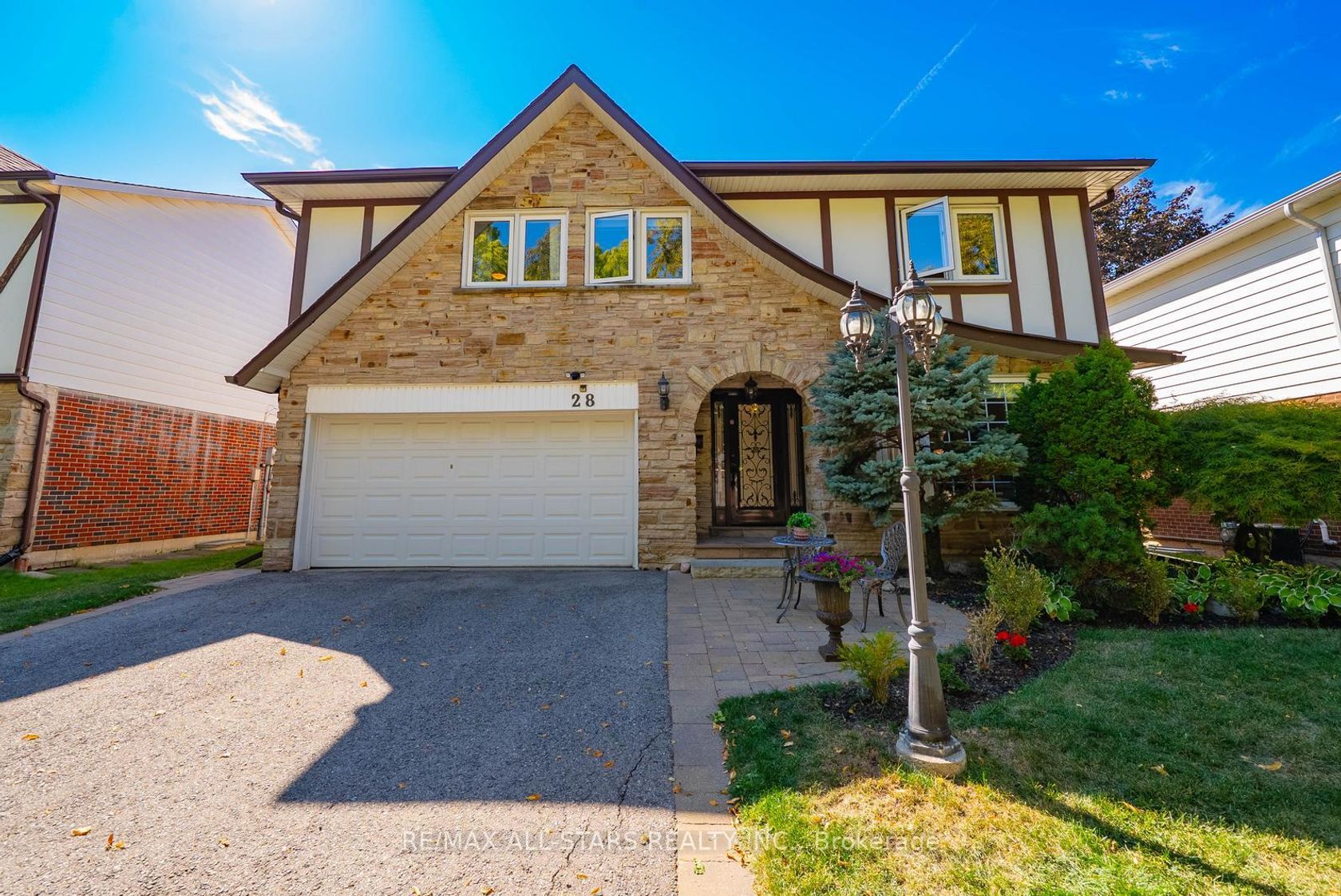 28 Cobblestone Drive, Don Valley Village, Toronto 