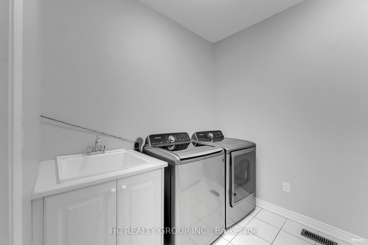 Photo 17 at 56 William Bartlett Drive, Berczy, Markham