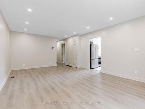 Photo 4 at 273 Bluegrass Boulevard, Crosby, Richmond Hill Photo 4 at 273 Bluegrass Boulevard, Crosby, Richmond Hill