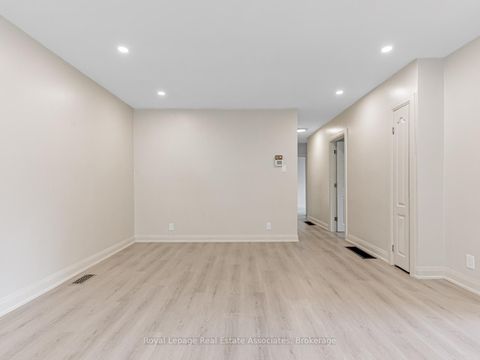 Photo 7 at 273 Bluegrass Boulevard, Crosby, Richmond Hill Photo 7 at 273 Bluegrass Boulevard, Crosby, Richmond Hill