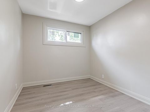 Photo 8 at 273 Bluegrass Boulevard, Crosby, Richmond Hill Photo 8 at 273 Bluegrass Boulevard, Crosby, Richmond Hill